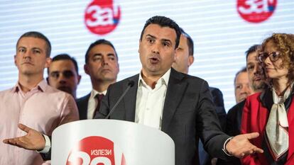 El primer ministro macedonio, Zoran Zoev, comparece tras el referéndum del pasado domingo.