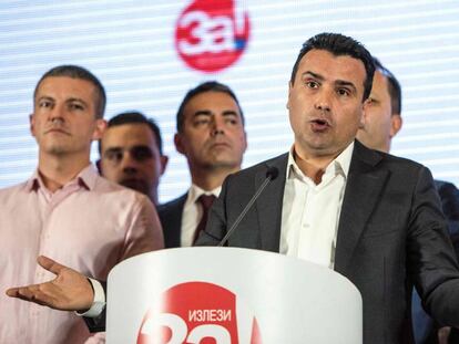 El primer ministro macedonio, Zoran Zoev, comparece tras el referéndum del pasado domingo.