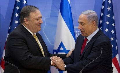 El secretario de Estado de EE UU, Mike Pompeo, y el primer ministro israelí, Benjamín Netanyahu, el miércoles en Jerusalén.