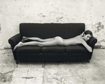 'Kate en el sofá', tomada por el que fuera su novio, Mario Sorrenti, para la campaña de Obssession, de Calvin Klein, en 1992.