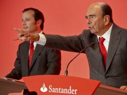 El presidente del Banco Santander, Emilio Bot&iacute;n, durante de la presentaci&oacute;n de resultados del ejercicio 2013 junto al consejero delegado Javier Mar&iacute;n