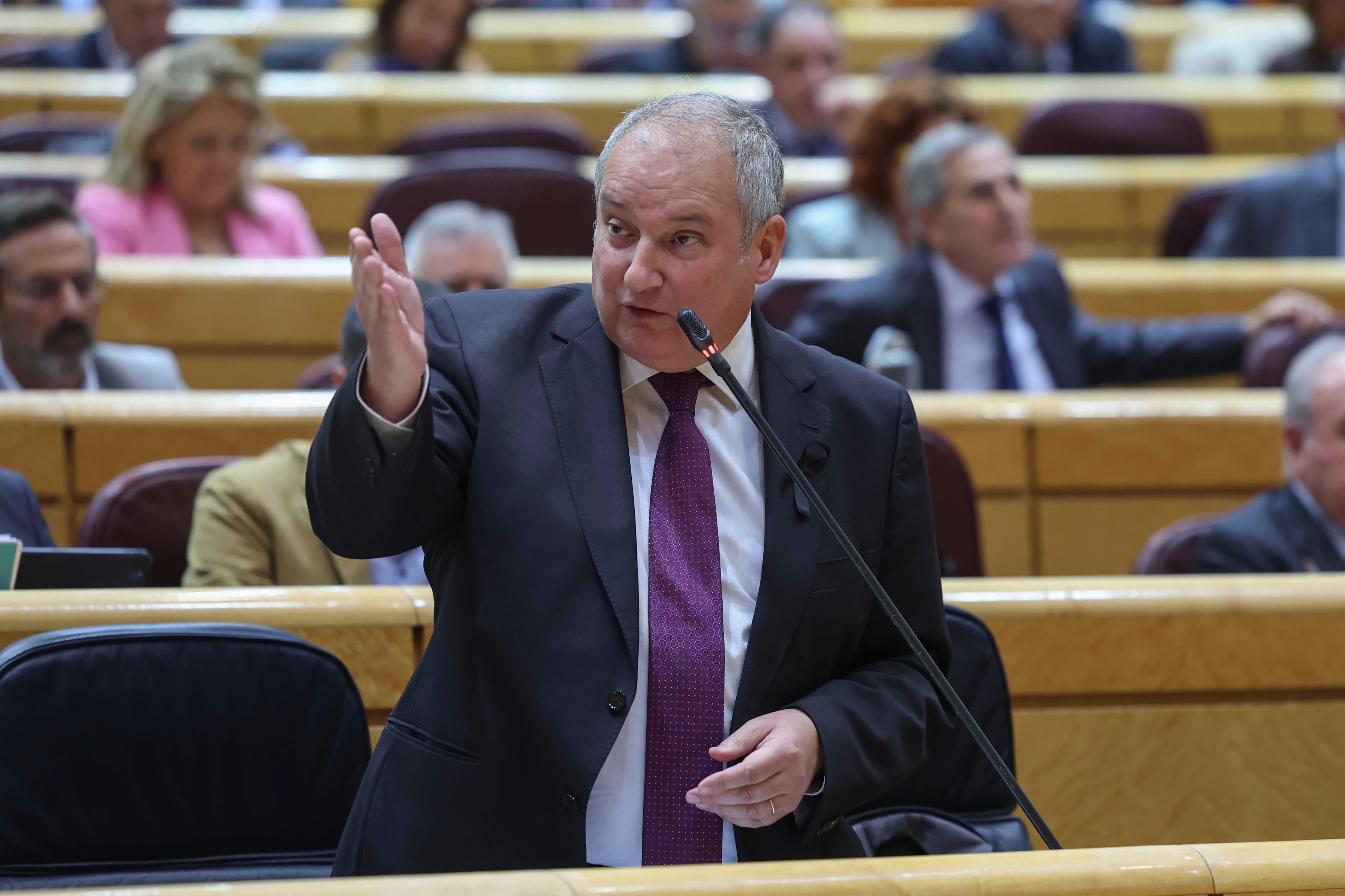 El ministro de Industria y Turismo, Jordi Hereu, en el Senado.