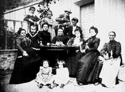 Una familia de Vicálvaro, fotografiada en 1898.