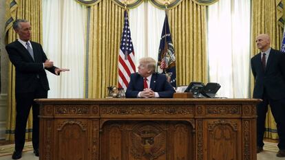 Trump dice que EE UU da luz verde al primer tratamiento contra el covid-19