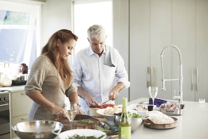 El proceso de elaboración de una buena comida también se puede disfrutar en pareja