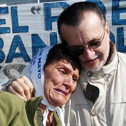 Una madre de la Plaza de Mayo, ayer tras conocer el fallo de la Corte Suprema.