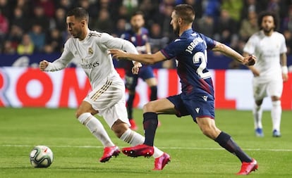 Hazard, durante el partido ante el Levante.