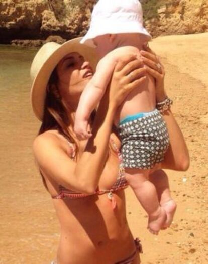 Sara Carbonero, con su hijo Martín.