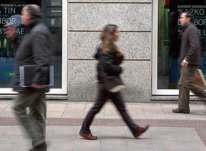 Fachada de una entidad financiera en Bilbao.