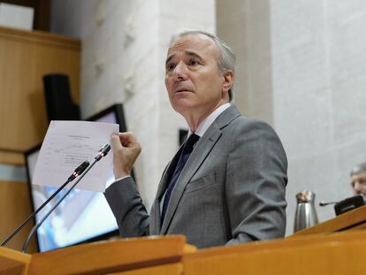 El presidente de Aragón, Jorge Azcón, del PP, durante un pleno de las Cortes de Aragón, el 10 de agosto de 2023, en Zaragoza,