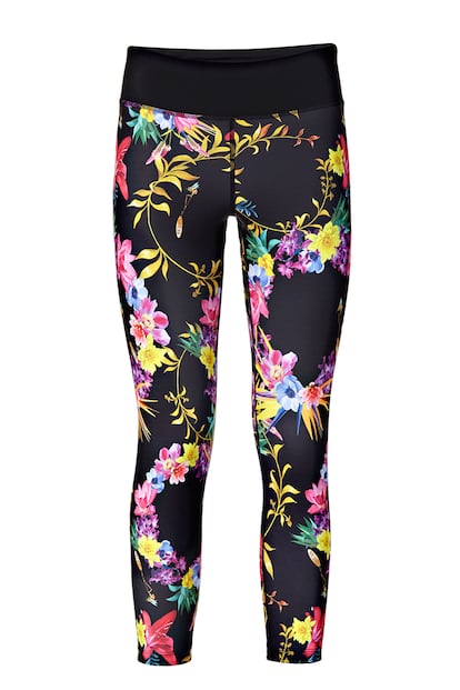 Otra prenda irrenunciable si se busca levantar el ánimo y animarse retomar la actividad física tras la operación turrón: unos leggings coloridos. Nos gustan estos, de Guess (49,90€), por atractivos y excesivos.