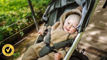 Artículo de EL PAÍS Escaparate sobre sillas de paso ligeras para niños.