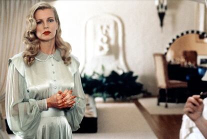 Kim Basinger recibió con 'L.A. Confidential' (Curtis Hanson, 1997) el Oscar como mejor actriz secundaria y el paso del tiempo le ha acabado dando a su imagen y estilo su reconocimiento e influencia en el mundo de la moda. Las heroínas del cine negro resucitaban con todo esplendor -y en color- y su melena de Veronica Lake no ha dejado de reproducirse desde entonces.