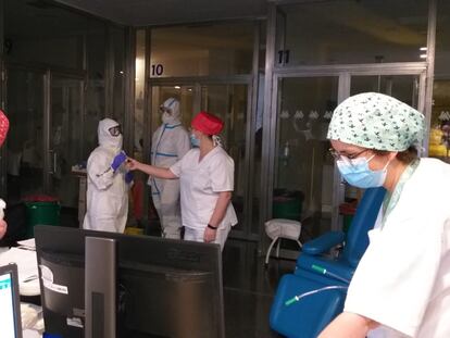 El Hospital Virgen de las Nieves, en Granada, ha duplicado el número de puestos en UCI para pacientes covid-19.