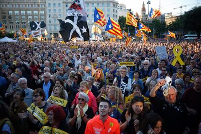 Concentración en la Plaza de Cataluña (Barcelona) con motivo del fin del juicio del 'procés'.