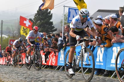 Valverde, por delante de Kristoff, en el Paterberg del pasado Tour de Flandes.