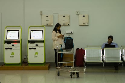 Los servicios e instalaciones funcionan como en cualquier aeropuerto convencional gracias a la continua conexión a la red de suministro. 