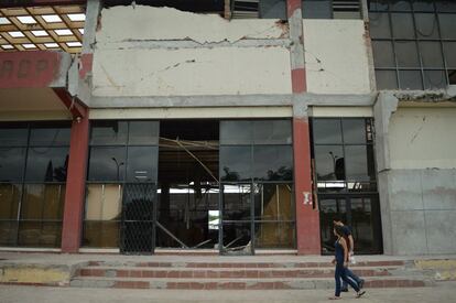 Estado del aeropuerto de Portoviejo tras el seísmo.