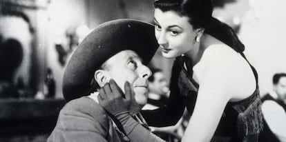 Lolita Sevilla y Pepe Isbert, en 'Bienvenido Mr. Marshall' de Berlanga