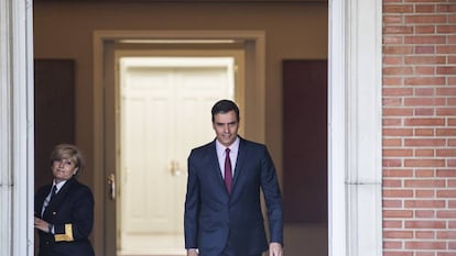 Pedro Sánchez recibe en el Palacio de La Moncloa a los líderes de los demás partidos.