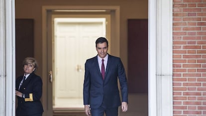 Pedro Sánchez recibe en el Palacio de La Moncloa a los líderes de los demás partidos.