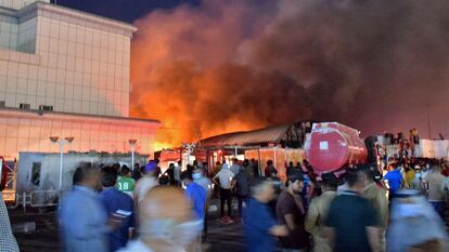 Incendio en el Hospital Universitario de Al Huseín, en Nasiriya (Irak).