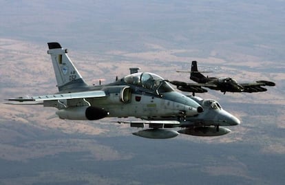 Tres aviones de Brasil, Argentina y Chile durante el Cruzex Flight 2013.