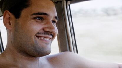 Waldo de los Ríos, a principios de los setenta al volante de su coche, en una imagen del documental 'Waldo'.