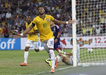 Neymar celebra su cuarto gol.