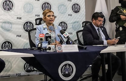 María Elena Andrade, titular de la Fiscalía General de Baja California, habla en una conferencia de prensa este 2 de mayo, en Ensenada (México). 
