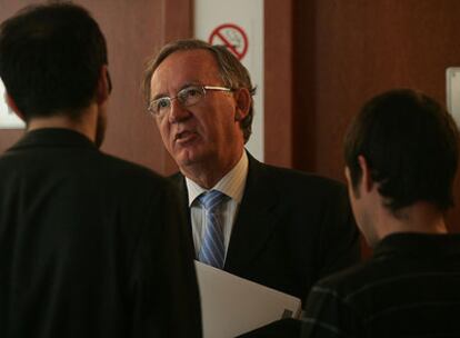 Carlos Turro, presidente de Cleop, ayer en el edificio de la Bolsa de Valencia.