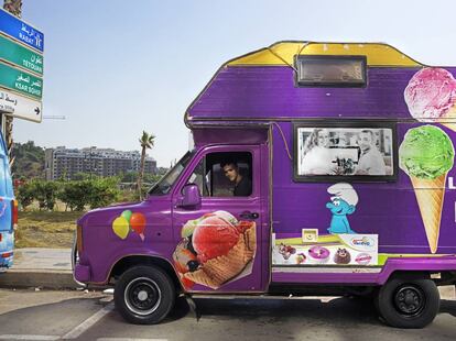 Un camión de venta de helados ambulante en el Tánger City Center.