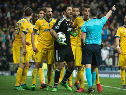 Buffon, depois de ser expulso.