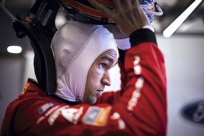 Jonathan Bomarito se pone el casco antes de salir del ‘paddock’. Compitió junto Chip Ganassi y Harry Tincknell con el Ford #67 en la categoría GT.