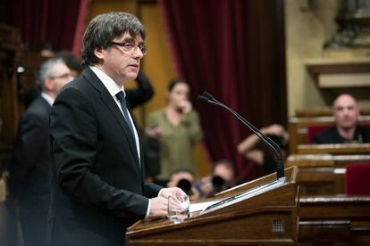 El president Carles Puigdemont durante su comparecencia ante el Parlament.