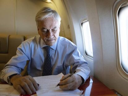 El presidente de Chile, Sebastián Piñera, el pasado martes en el avión presidencial.