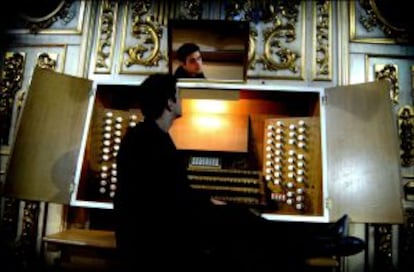 El organista Juan de la Rubia, que ofrecerá el 22 de noviembre un concierto sobre Cabanilles.