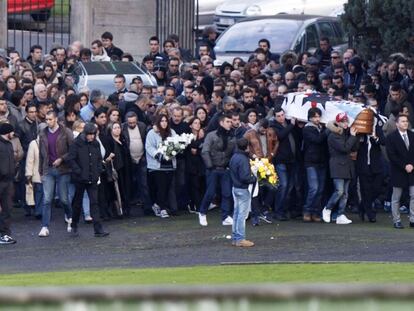 Hinchas del D&eacute;por portan el f&eacute;retro de Jimmy, en diciembre de 2014.