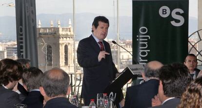 El vicepresidente Jos&eacute; Ciscar, durante su intervenci&oacute;n en el coloquio organizado por el Banco Sabadell-Urquijo. 