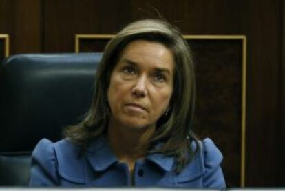 La ministra de Sanidad, Ana Mato, durante la sesión de control al Gobierno, esta mañana en el Congreso de los Diputados.