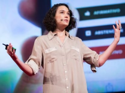 Pia Mancini durante su charla TED. 