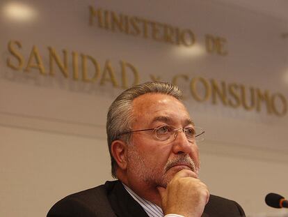 Bernat Soria, ministro de Sanidad, durante la rueda de prensa de ayer.