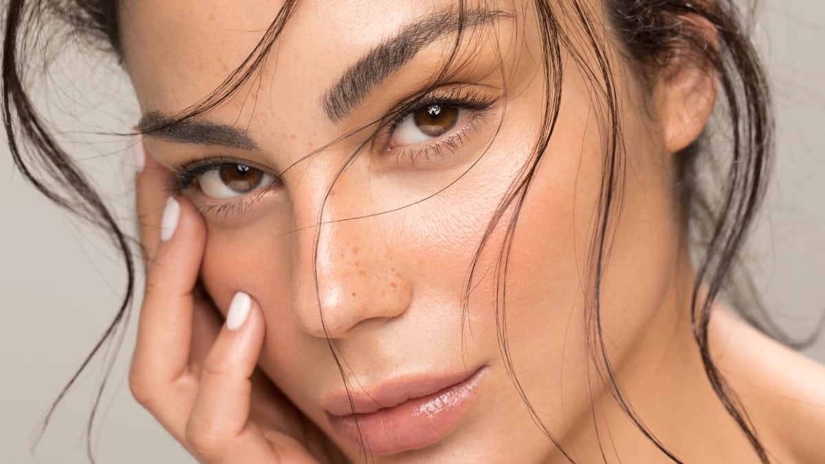 El rotulador de cejas de doble punta que rellena los huecos con un acabado natural y dura hasta 48 horas