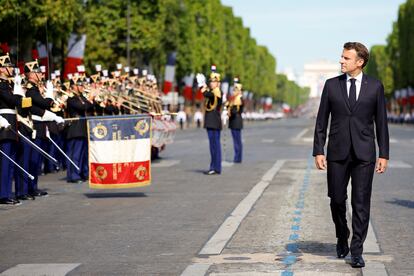 Emmanuel Macron pasaba revista a las tropas durante el desfile militar del día de la Bastilla.