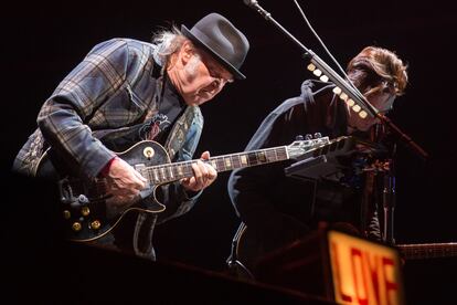 Neil Young, durante un concierto en Canadá en julio de 2018.