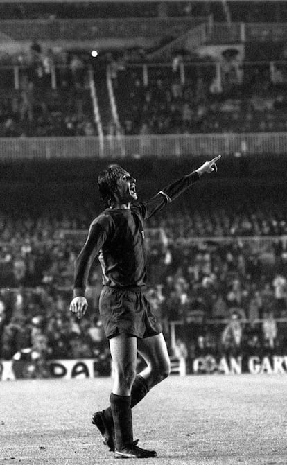 Cruyff, en un Reial Madrid-Barça el 1976.