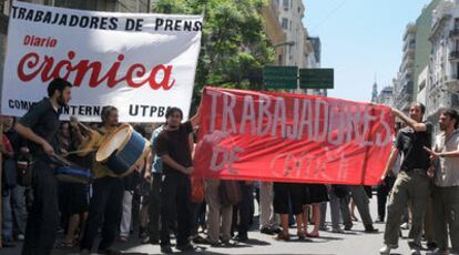 Aspecto de la protesta de los trabajadores de Crítica frente al Ministerio de Trabajo.