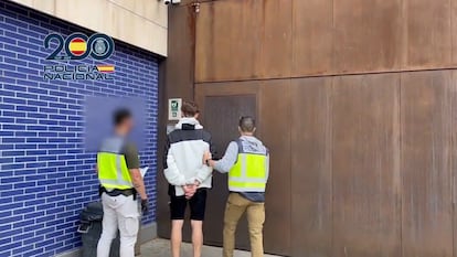 Detenido un joven en Barcelona por grabar con gafas inteligentes a cientos de chicas sin su consentimiento