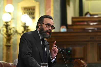 El diputado de Vox José María Sánchez interviene durante el pleno del Congreso de los Diputados, este martes en Madrid. 