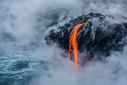 Erupcin del volcn Kilauea en el Parque Nacional de los Volcanes en Hawi. Esta fotografa ha recibido una mencin honorfica en la categora Ciencias de la Tierra y climatologa.